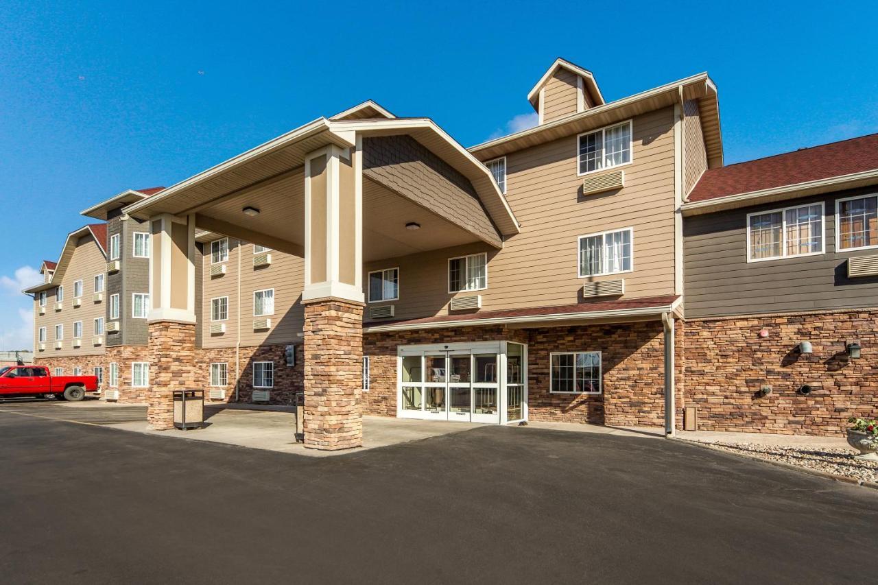 Red Roof Inn & Suites Omaha - Council Bluffs Exterior photo