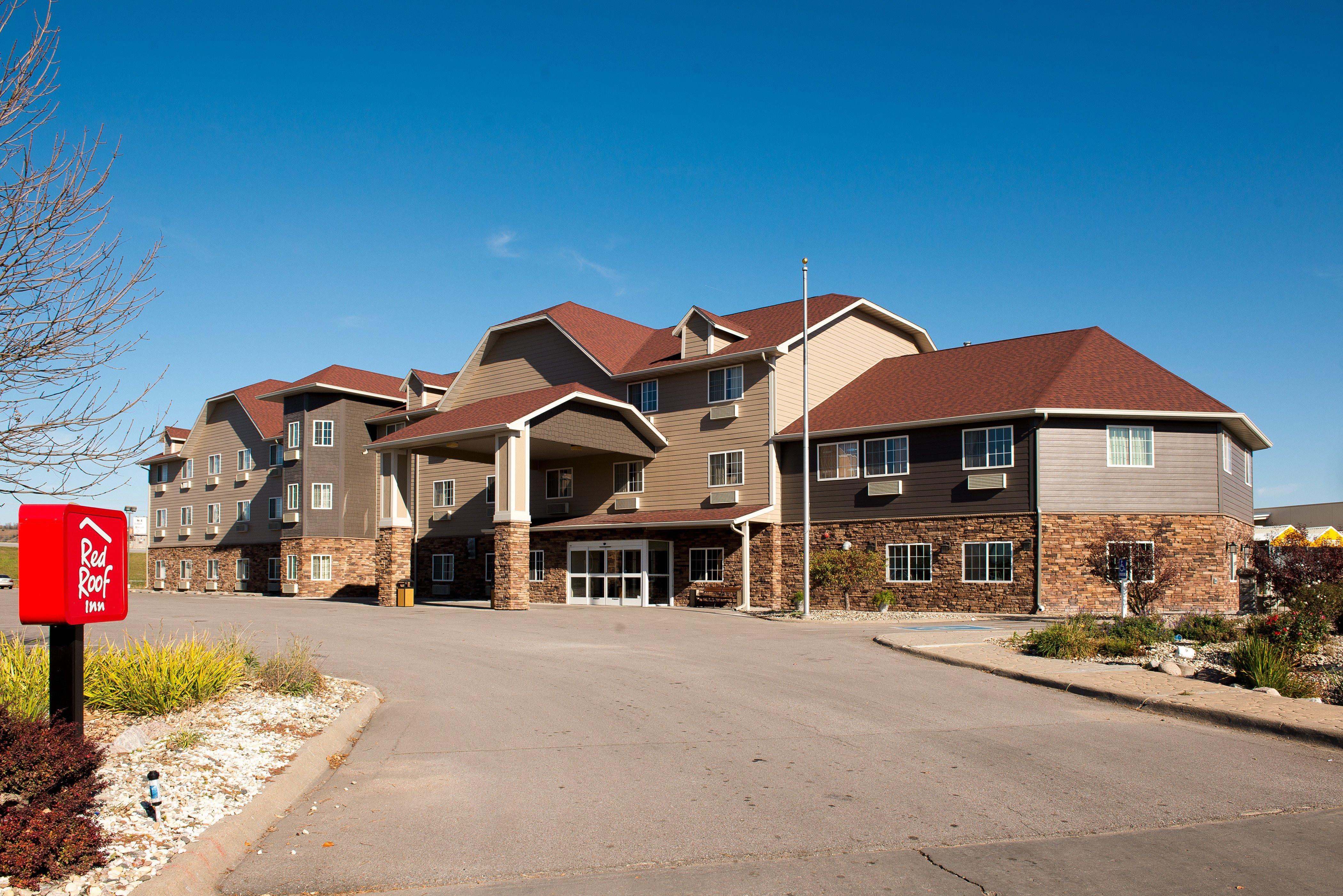 Red Roof Inn & Suites Omaha - Council Bluffs Exterior photo